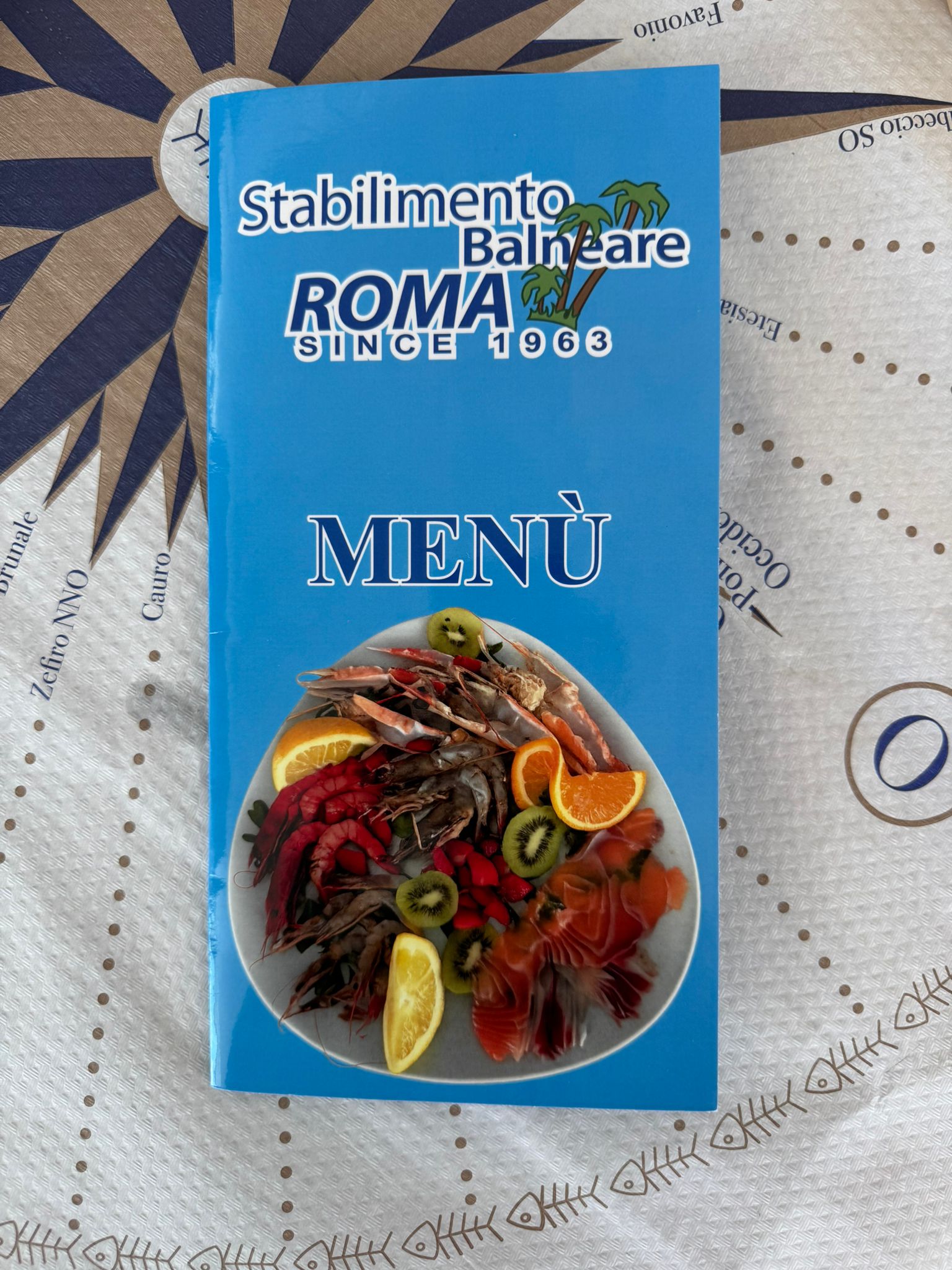 Piatto di pesce fresco del ristorante